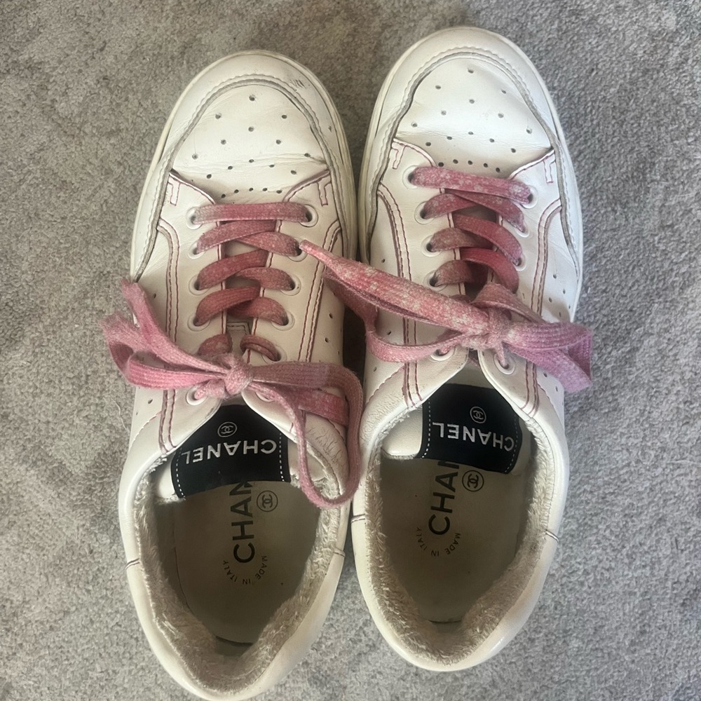 Chanel Women’s Interlocking CC Sneakers. - Picture 5 of 8